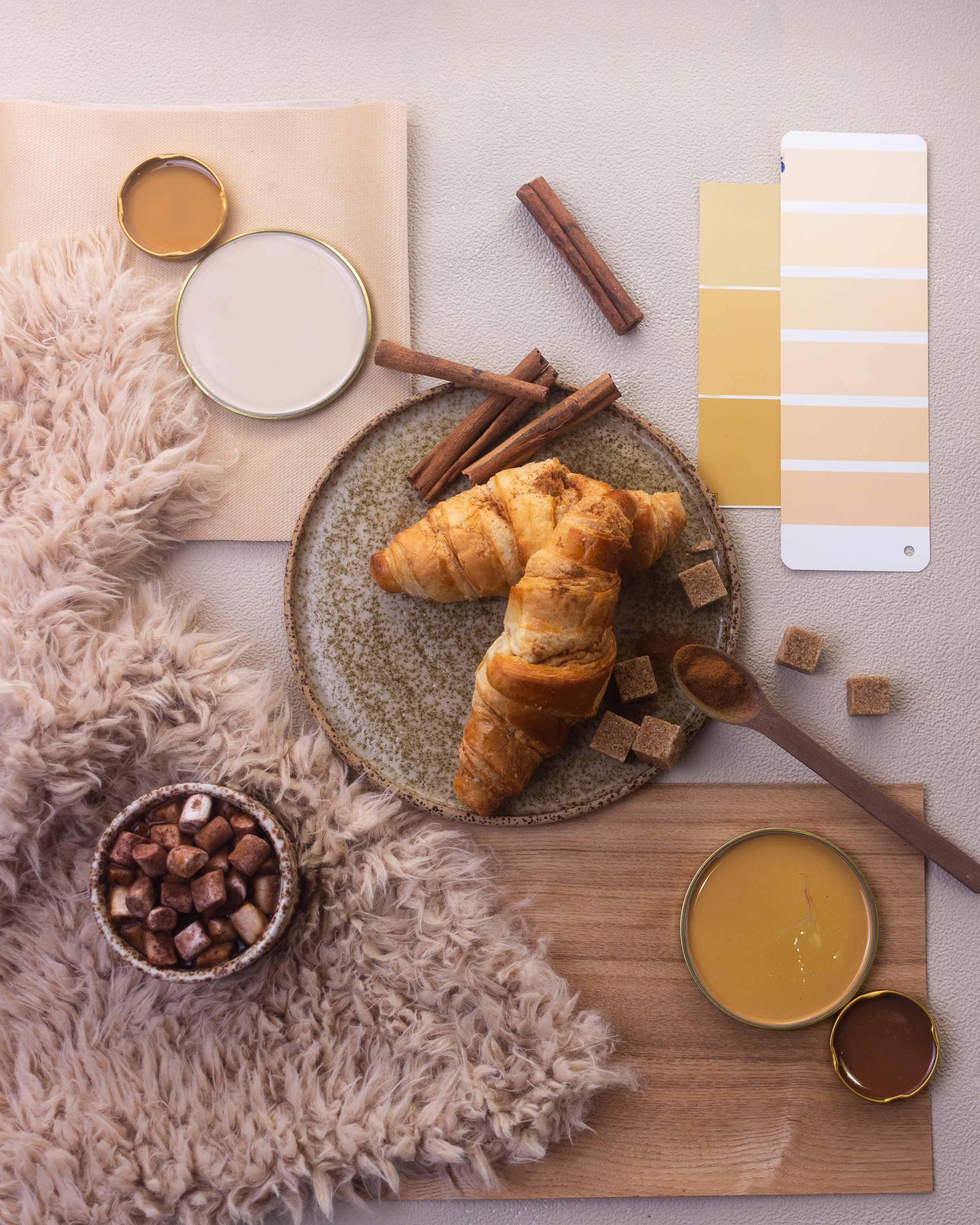 Фиолетовый с бежевым: теплота и уют