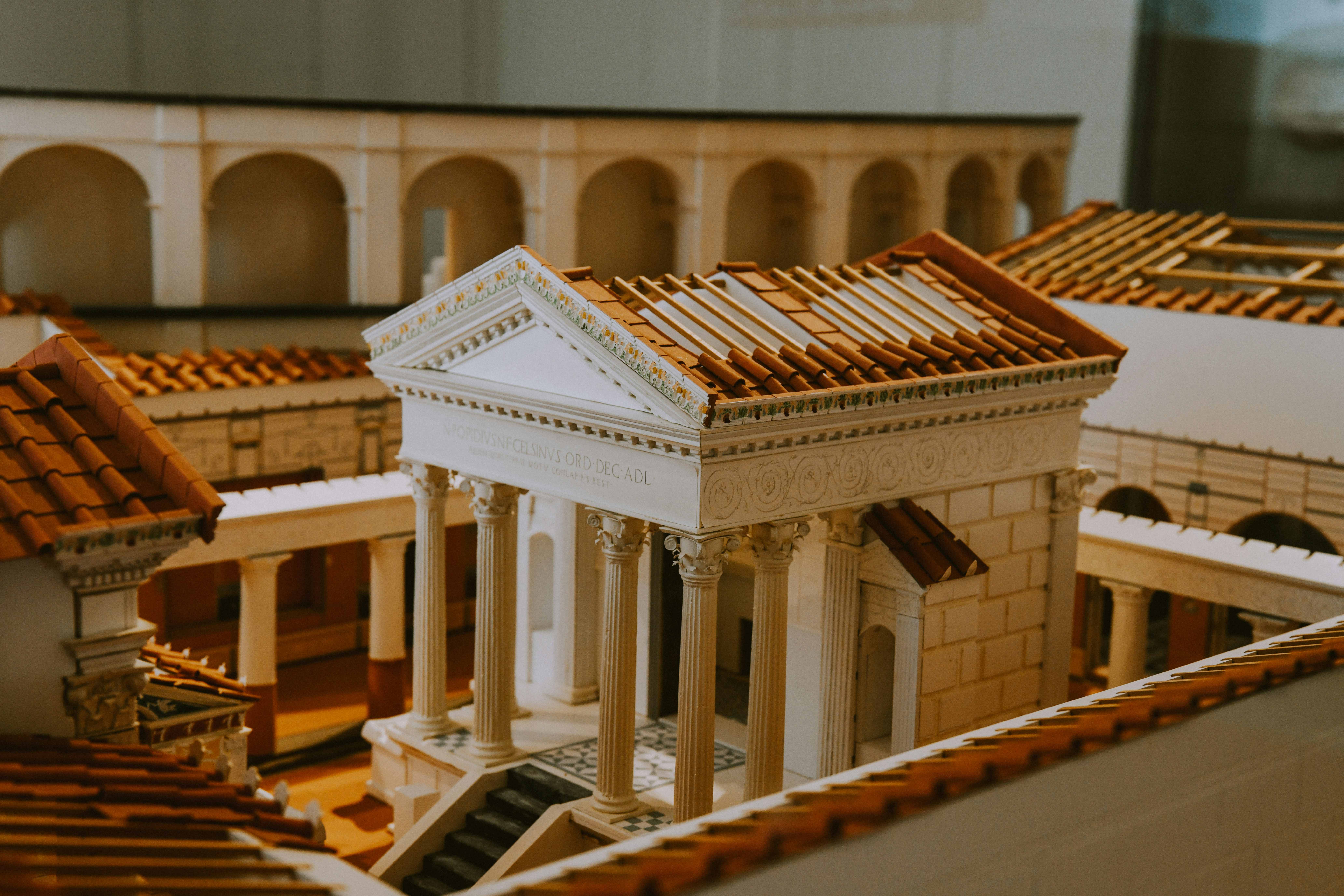 Древнегреческий стиль: Начало архитектурной эволюции